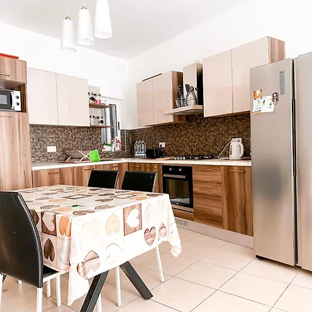 Bright And Spacious 2 Bedroom Flat Da Vinci Court A2 Apartmán *