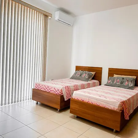 Bright And Spacious 2 Bedroom Flat Da Vinci Court A2 Apartmán Tal-Hriereb