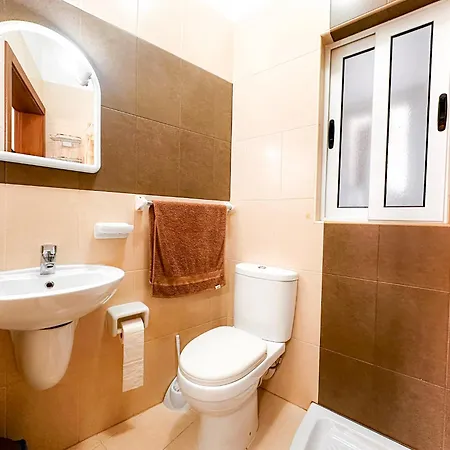 Bright And Spacious 2 Bedroom Flat Da Vinci Court A2 Apartmán