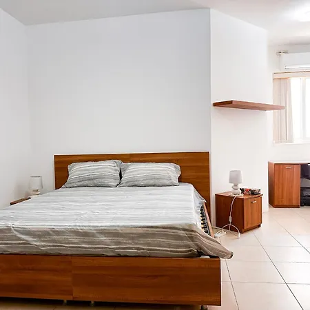 Bright And Spacious 2 Bedroom Flat Da Vinci Court A2 Apartmán Tal-Hriereb