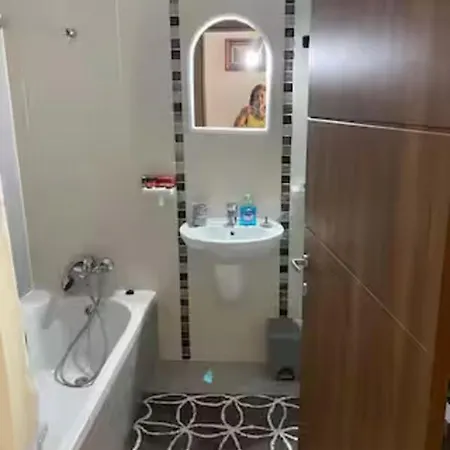 Bright And Spacious 2 Bedroom Flat Da Vinci Court