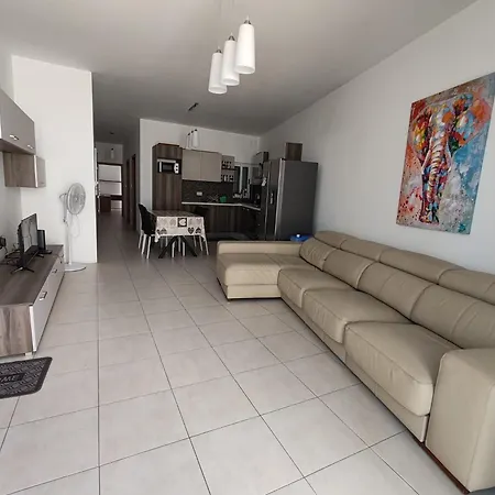 Bright And Spacious 2 Bedroom Flat Da Vinci Court *