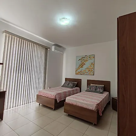 Bright And Spacious 2 Bedroom Flat Da Vinci Court Apartment *