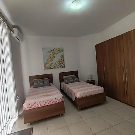 Apartment Bright And Spacious 2 Bedroom Flat Da Vinci Court *
