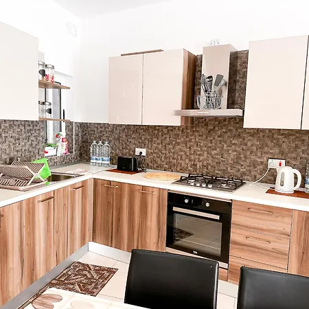 Apartman Bright And Spacious 2 Bedroom Flat Da Vinci Court A2
