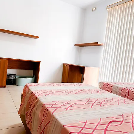 Apartman Bright And Spacious 2 Bedroom Flat Da Vinci Court A2