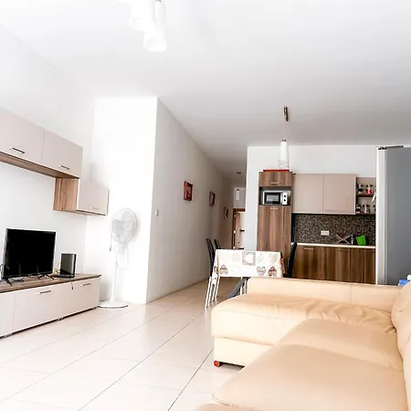 Bright And Spacious 2 Bedroom Flat Da Vinci Court A2 Apartman *