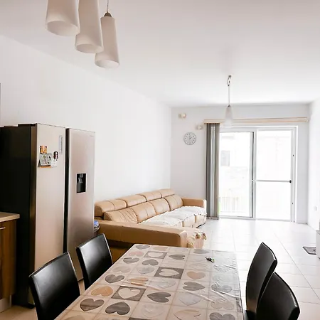 Bright And Spacious 2 Bedroom Flat Da Vinci Court *